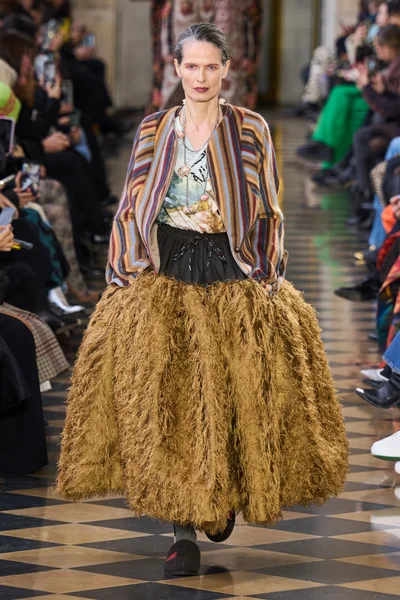 Look 11